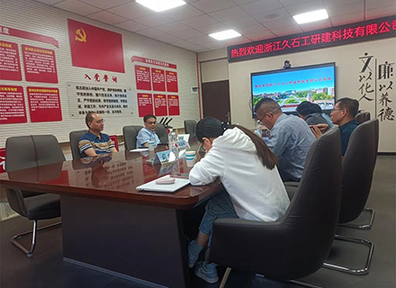 柔性石英砂貼片石發(fā)明人、浙江久石公司董事長豐新華一行赴沈陽工業(yè)大學(xué)開展深化校企合作交流